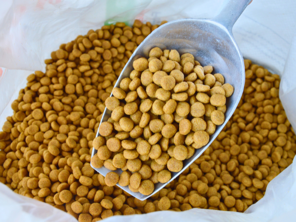 how many cups in 12 lbs of dog food